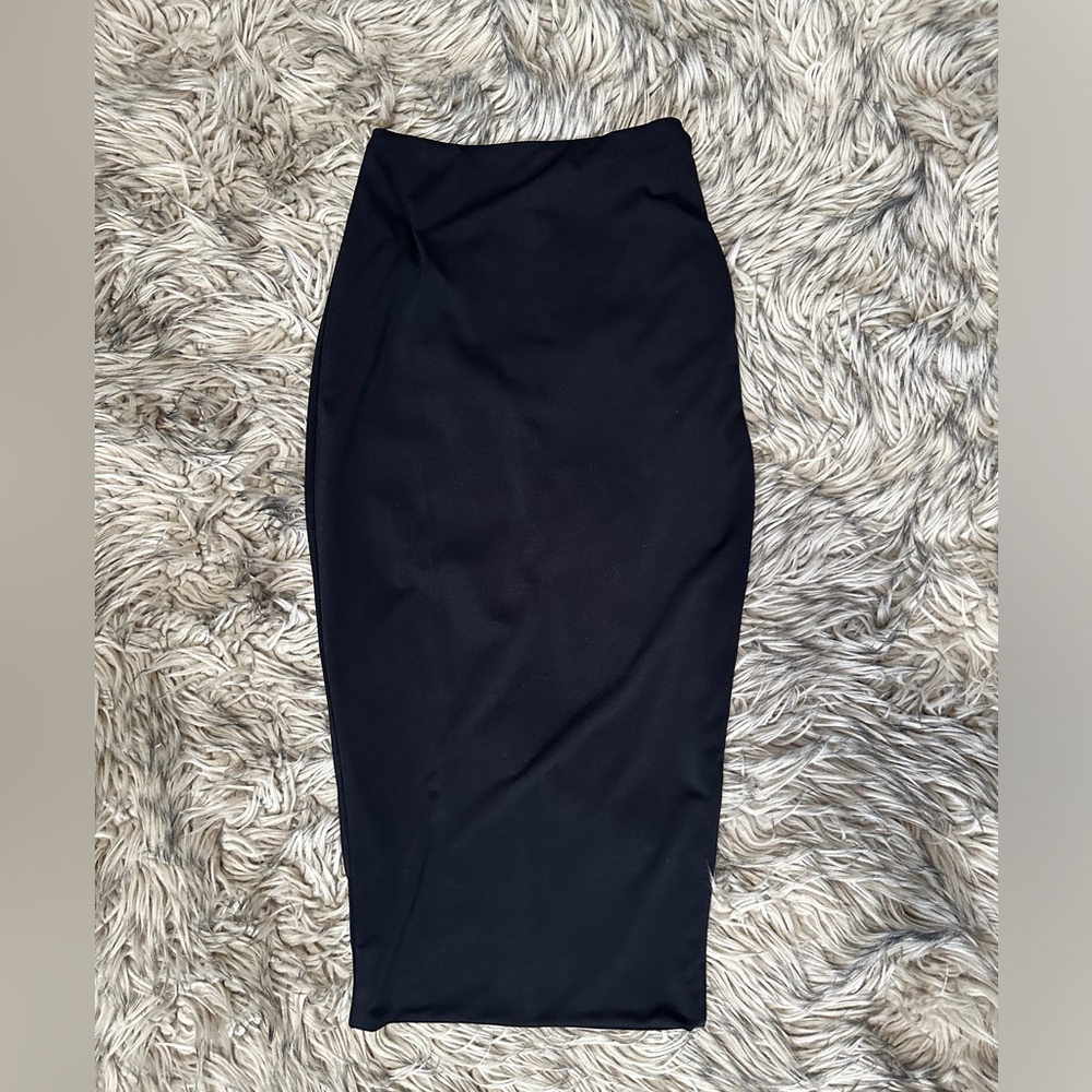 Black Pencil skirt in SMALL